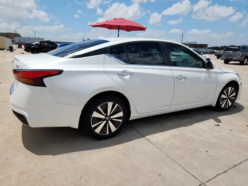 2022 NISSAN ALTIMA SV  