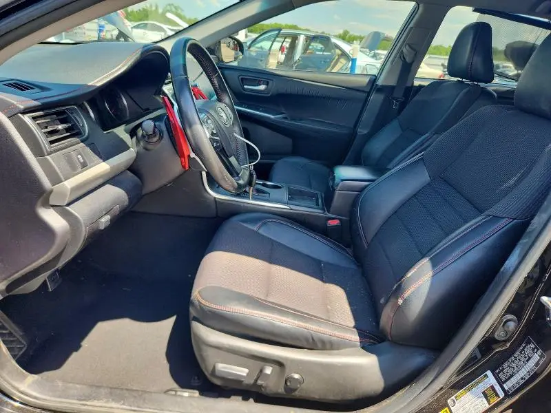 2016 TOYOTA CAMRY SE  