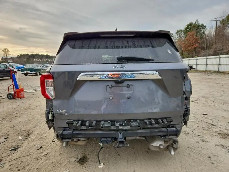 2022 FORD EXPLORER XLT  