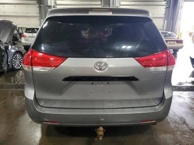 2012 TOYOTA SIENNA   