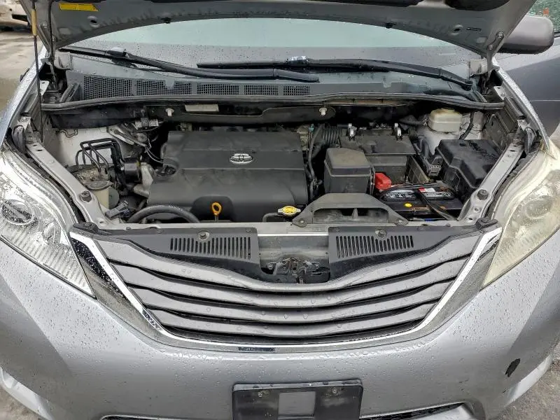 2011 TOYOTA SIENNA XLE  