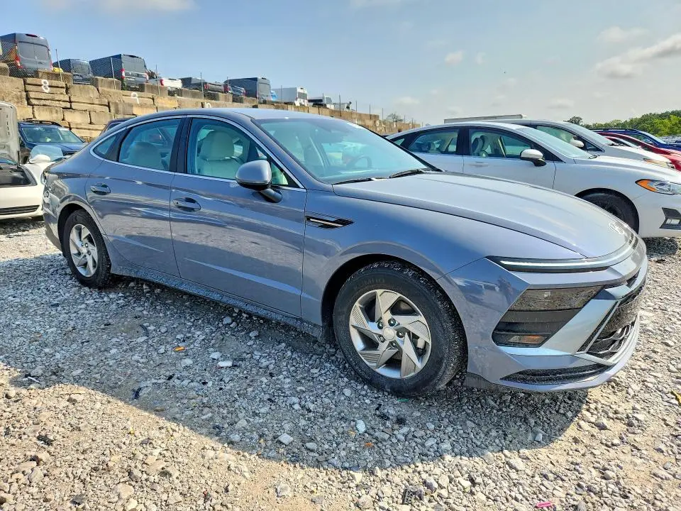2025 HYUNDAI SONATA SE  