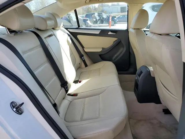 2013 VOLKSWAGEN JETTA SE  