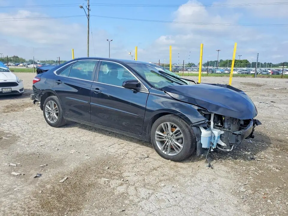2016 TOYOTA CAMRY SE  