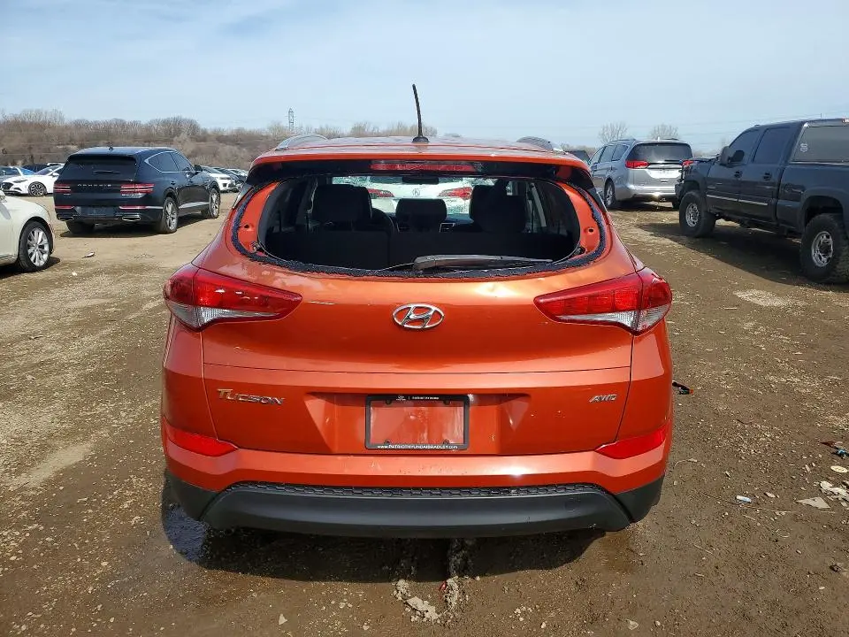 2017 HYUNDAI TUCSON SE  