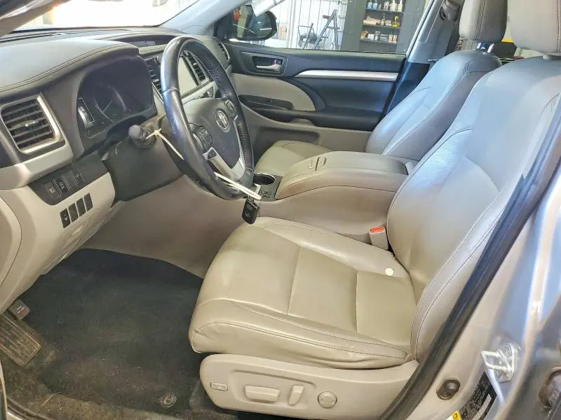 2019 TOYOTA HIGHLANDER XLE  