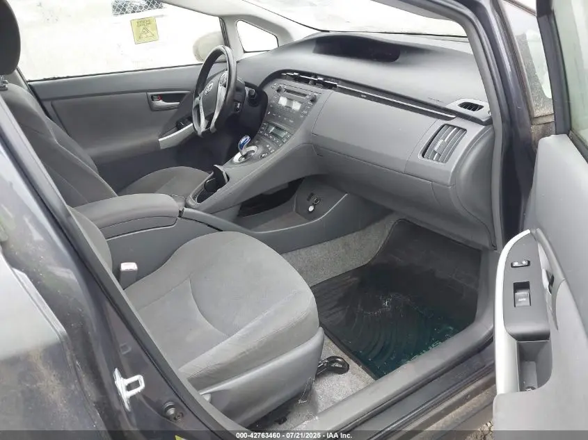 2010 TOYOTA PRIUS III