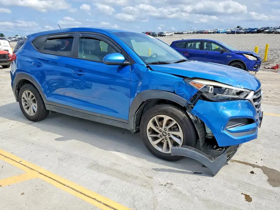2018 HYUNDAI TUCSON SE  