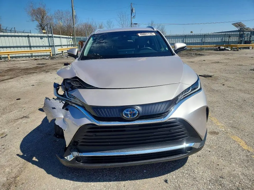 2021 TOYOTA VENZA XLE  