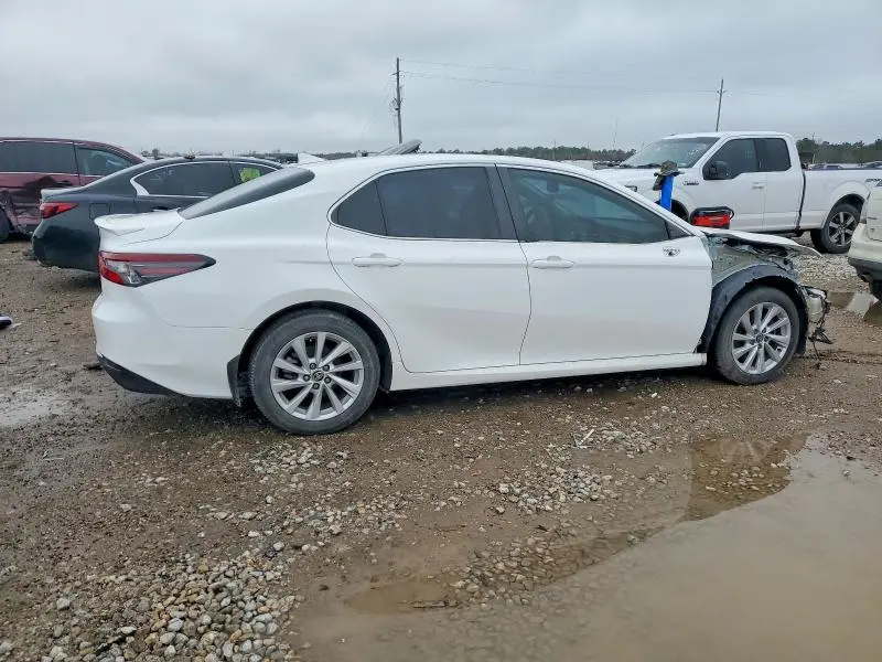 2022 TOYOTA CAMRY LE  