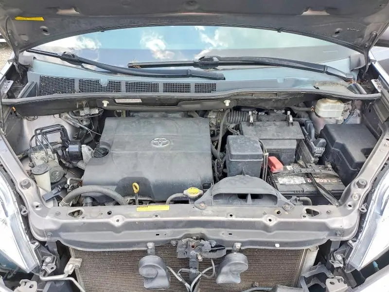 2013 TOYOTA SIENNA XLE 8-PASSENGER  