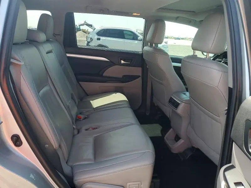 2019 TOYOTA HIGHLANDER XLE  