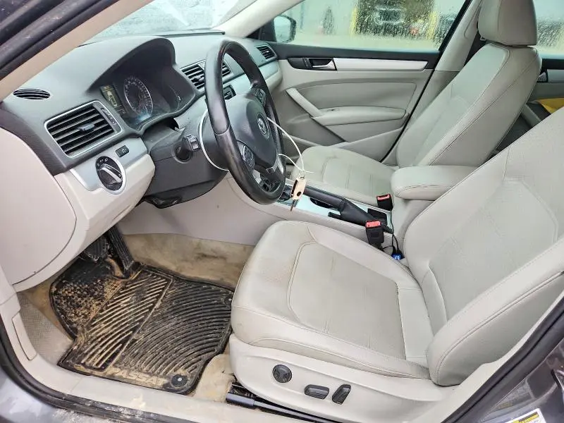 2013 VOLKSWAGEN PASSAT SE  