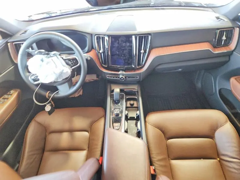 2023 VOLVO XC60 PLUS  