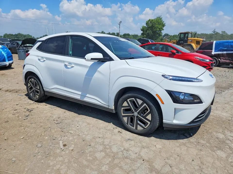 2023 HYUNDAI KONA SE  