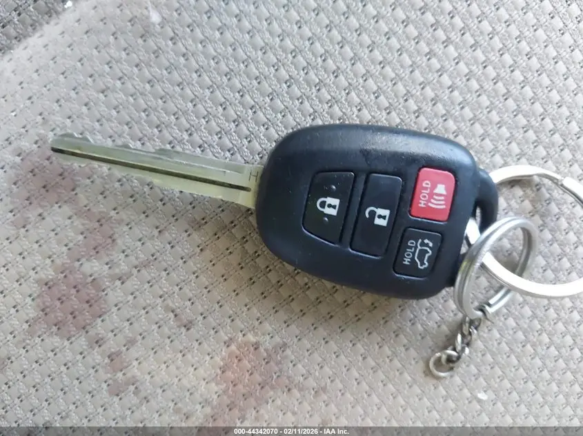 2016 TOYOTA RAV4 XLE