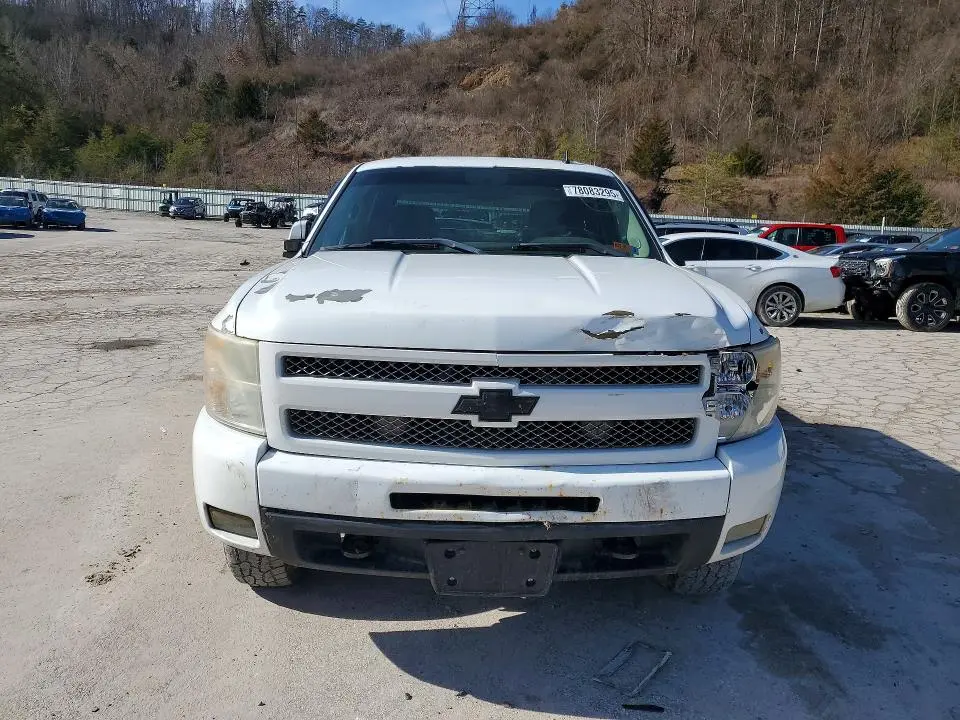 2011 CHEVROLET SILVERADO K1500 LT  
