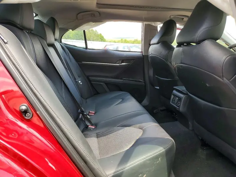 2021 TOYOTA CAMRY XLE  