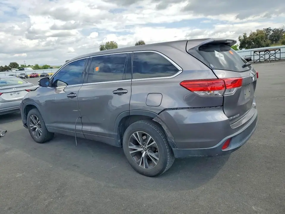 2018 TOYOTA HIGHLANDER LE  