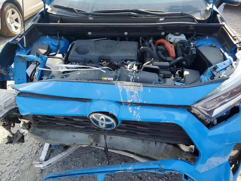 2021 TOYOTA RAV4 XLE  