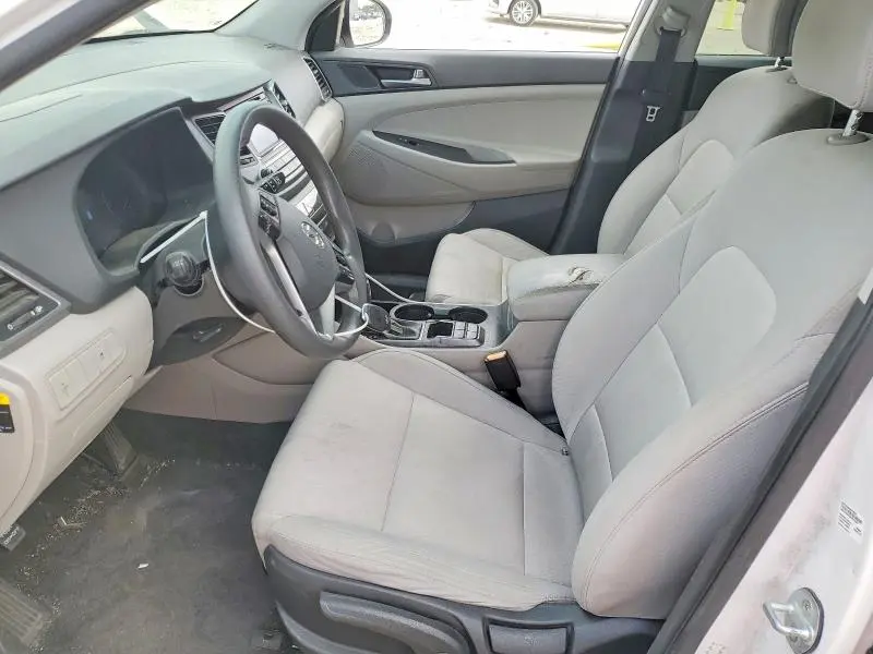 2017 HYUNDAI TUCSON SE  