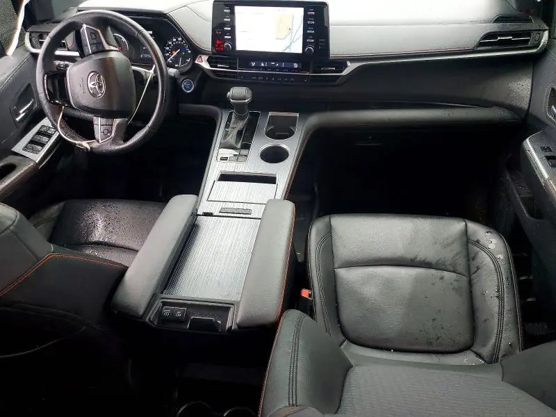 2022 TOYOTA SIENNA XSE  