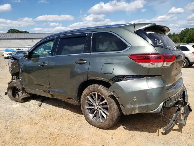 2019 TOYOTA HIGHLANDER SE  