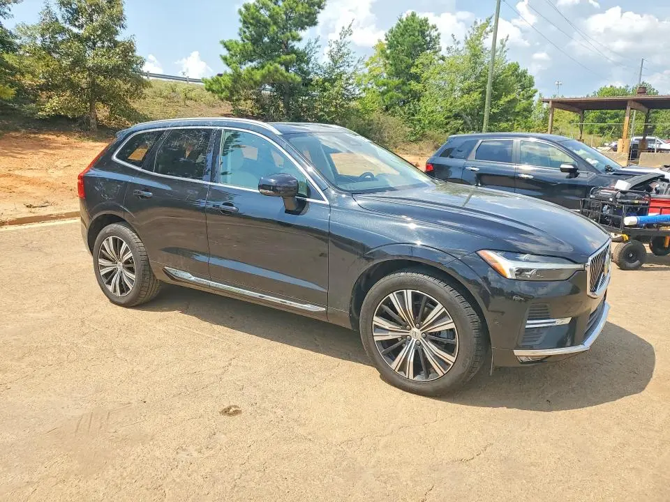 2023 VOLVO XC60 PLUS  
