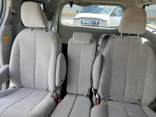 2014 TOYOTA SIENNA LE  