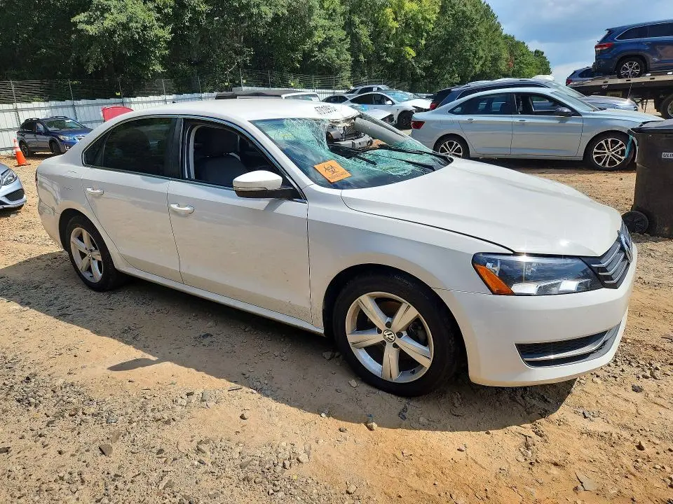 2013 VOLKSWAGEN PASSAT SE  