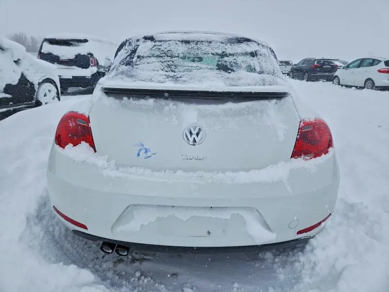 2016 VOLKSWAGEN BEETLE S/SE  