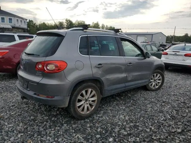 2010 VOLKSWAGEN TIGUAN SE  