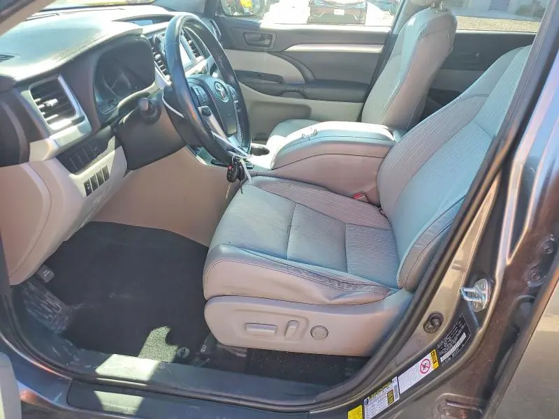 2015 TOYOTA HIGHLANDER LE PLUS  