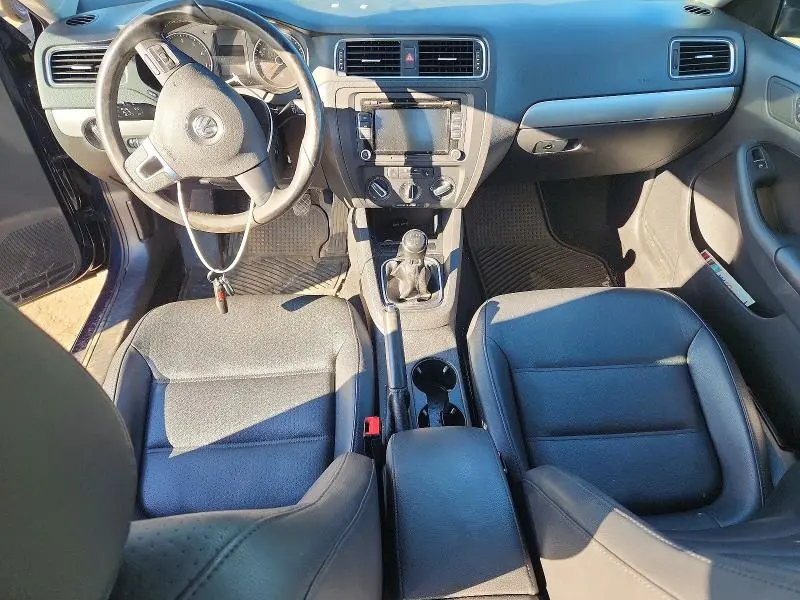 2013 VOLKSWAGEN JETTA SE  