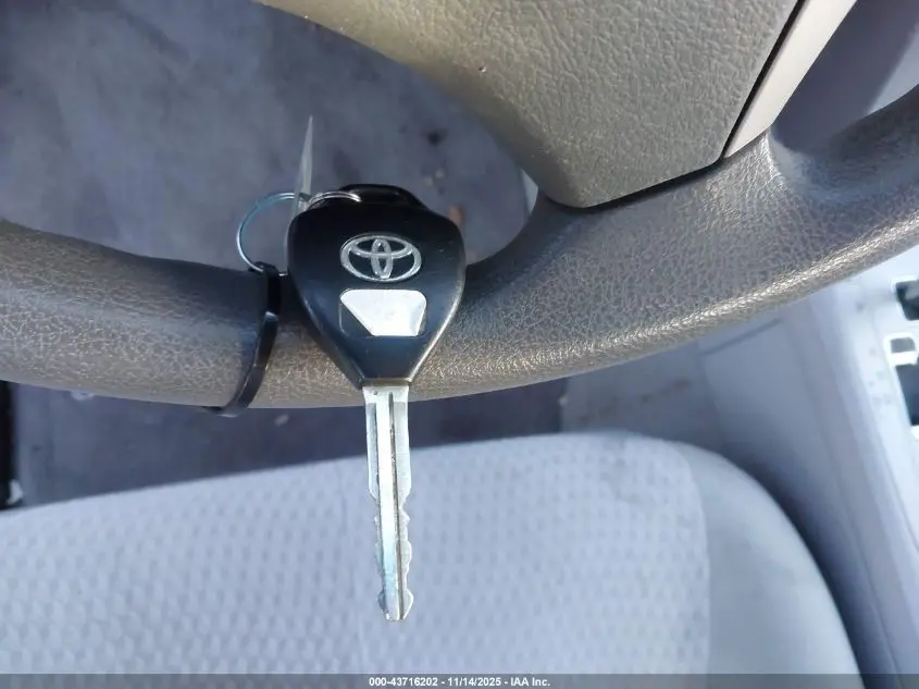 2011 TOYOTA CAMRY LE