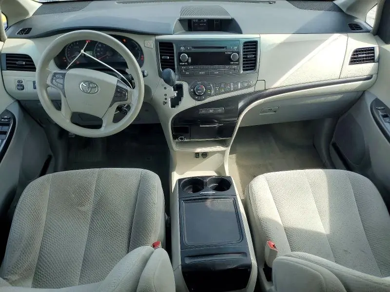 2013 TOYOTA SIENNA LE  