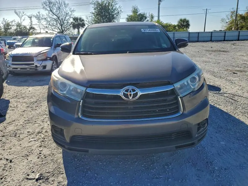 2016 TOYOTA HIGHLANDER LE  