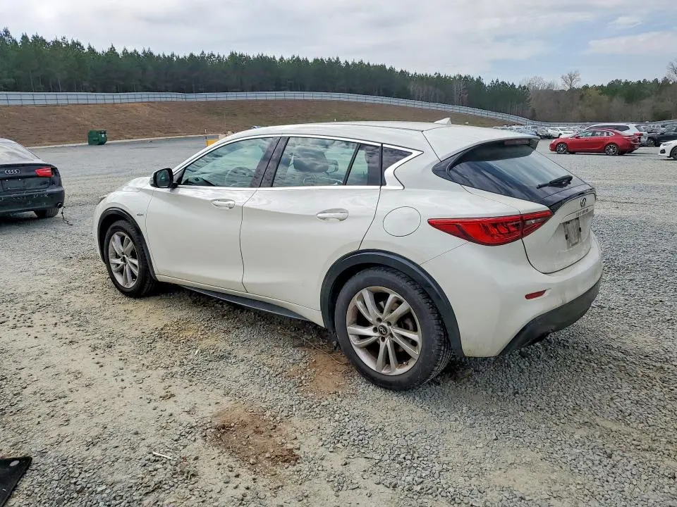 2017 INFINITI QX30 BASE  