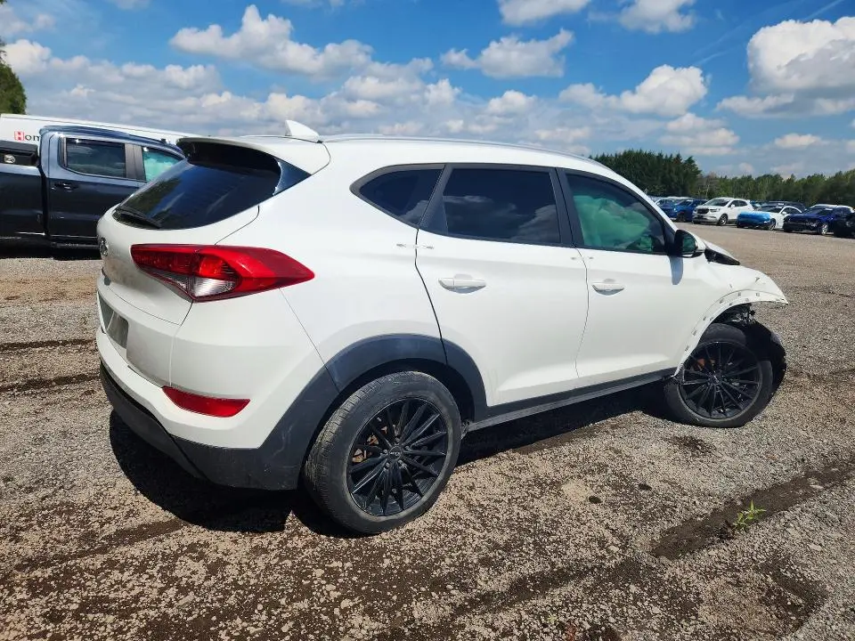 2018 HYUNDAI TUCSON SE  