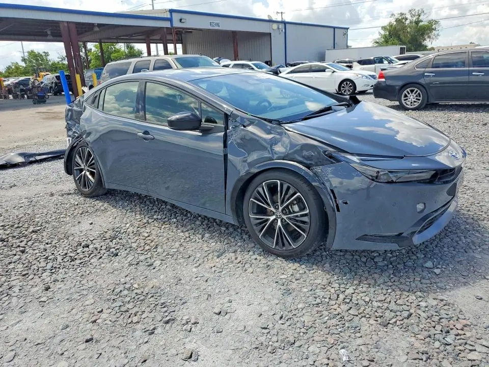 2024 TOYOTA PRIUS XLE  