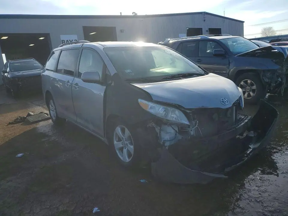 2015 TOYOTA SIENNA LE 8-PASSENGER  
