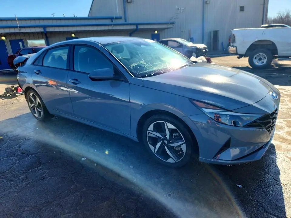 2023 HYUNDAI ELANTRA SEL  