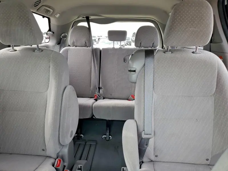 2020 TOYOTA SIENNA LE  