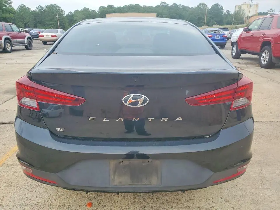 2019 HYUNDAI ELANTRA SE  