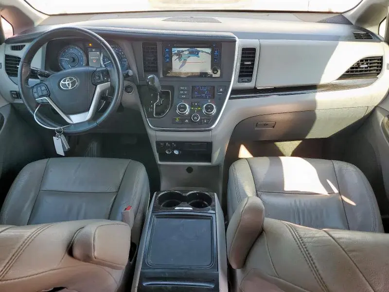 2017 TOYOTA SIENNA XLE  
