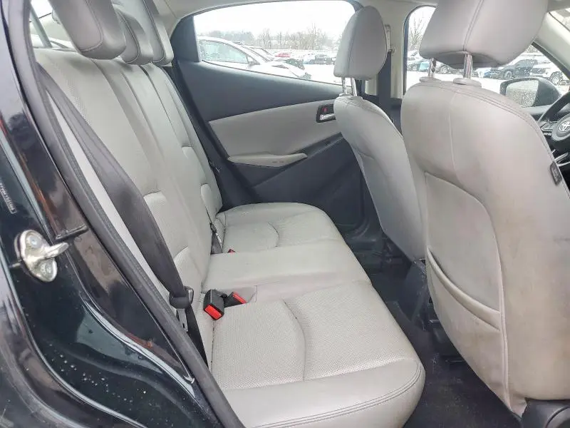 2019 TOYOTA YARIS XLE  