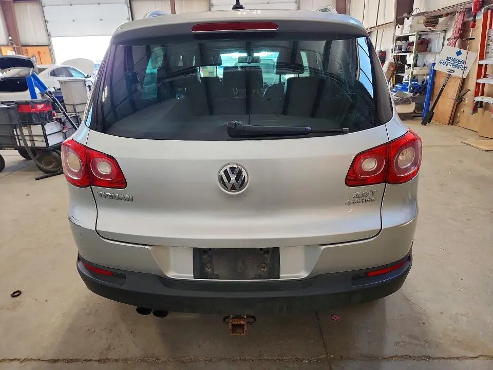 2011 VOLKSWAGEN TIGUAN S  