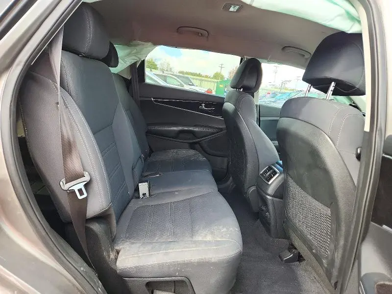 2017 KIA SORENTO LX  