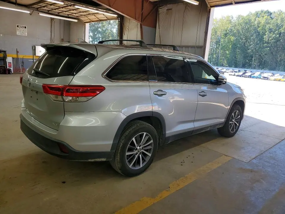 2019 TOYOTA HIGHLANDER XLE  