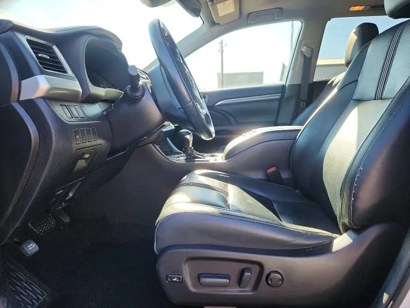2018 TOYOTA HIGHLANDER SE  